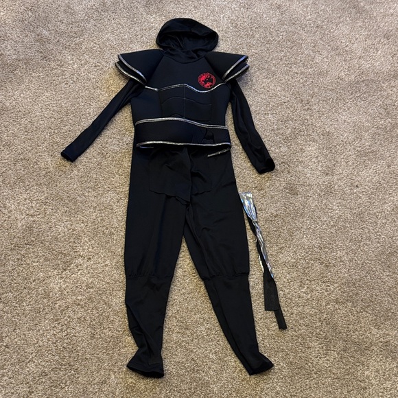 Black Ninja Costume with Red Emblem - Picture 1 of 5